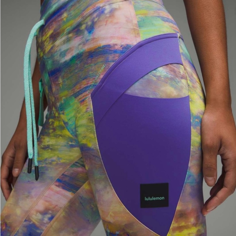Lululemon Hiking Leggings NWT SOLD OUT size 2 Altered Nature Multi color